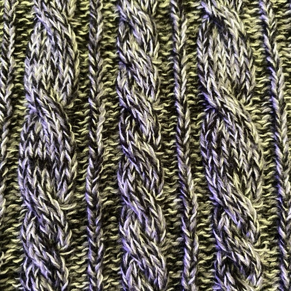 Medium Knitted Sweater Top - Picture 4 of 4